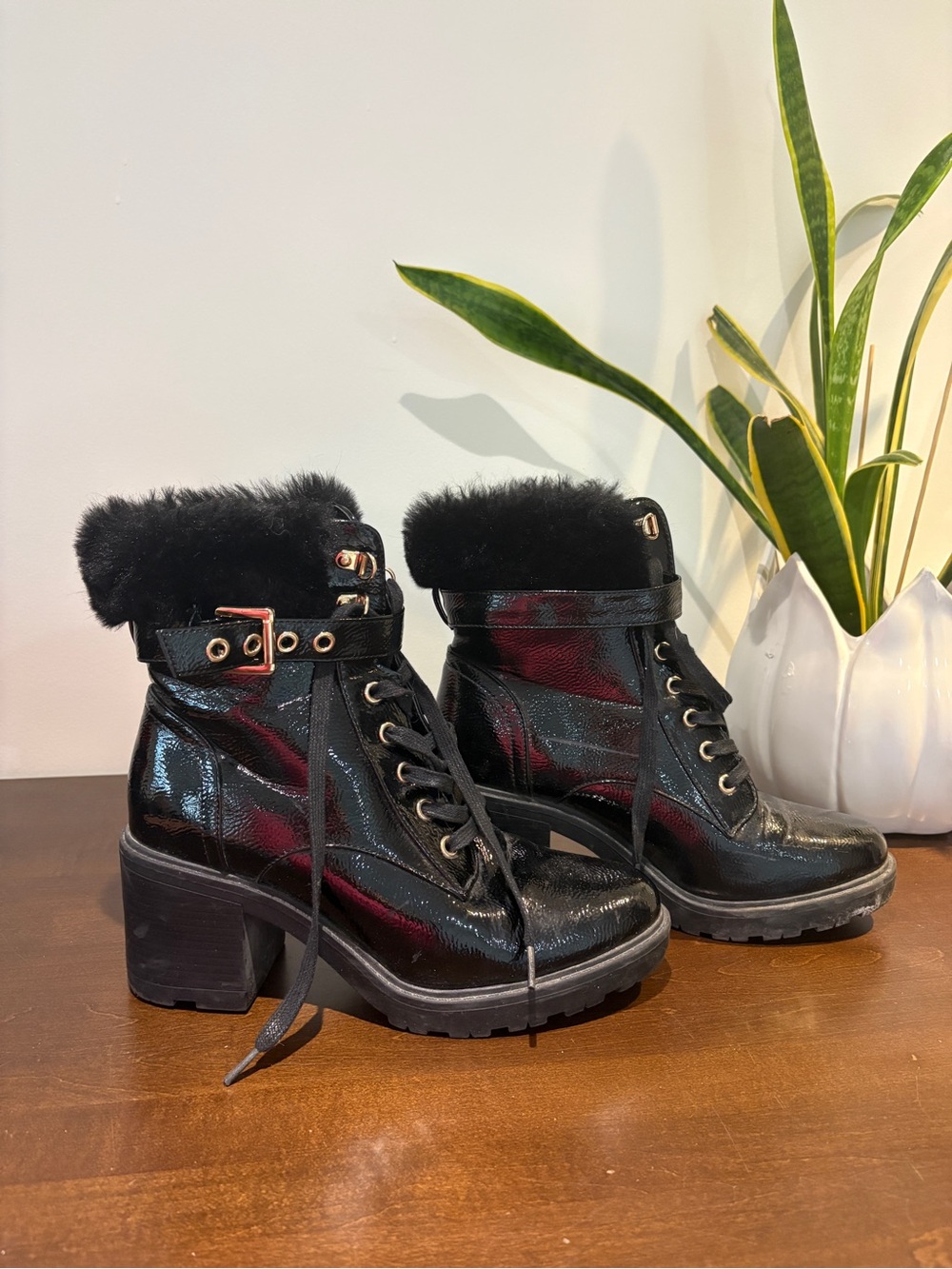 Women's Black Lace-Up Faux Fur Block Heel Boots